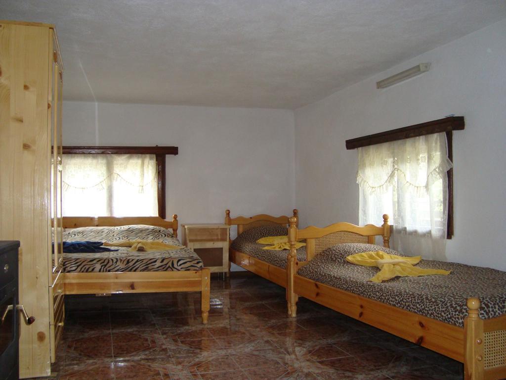 Kuma Lissa Guest House Kozhari Cameră foto