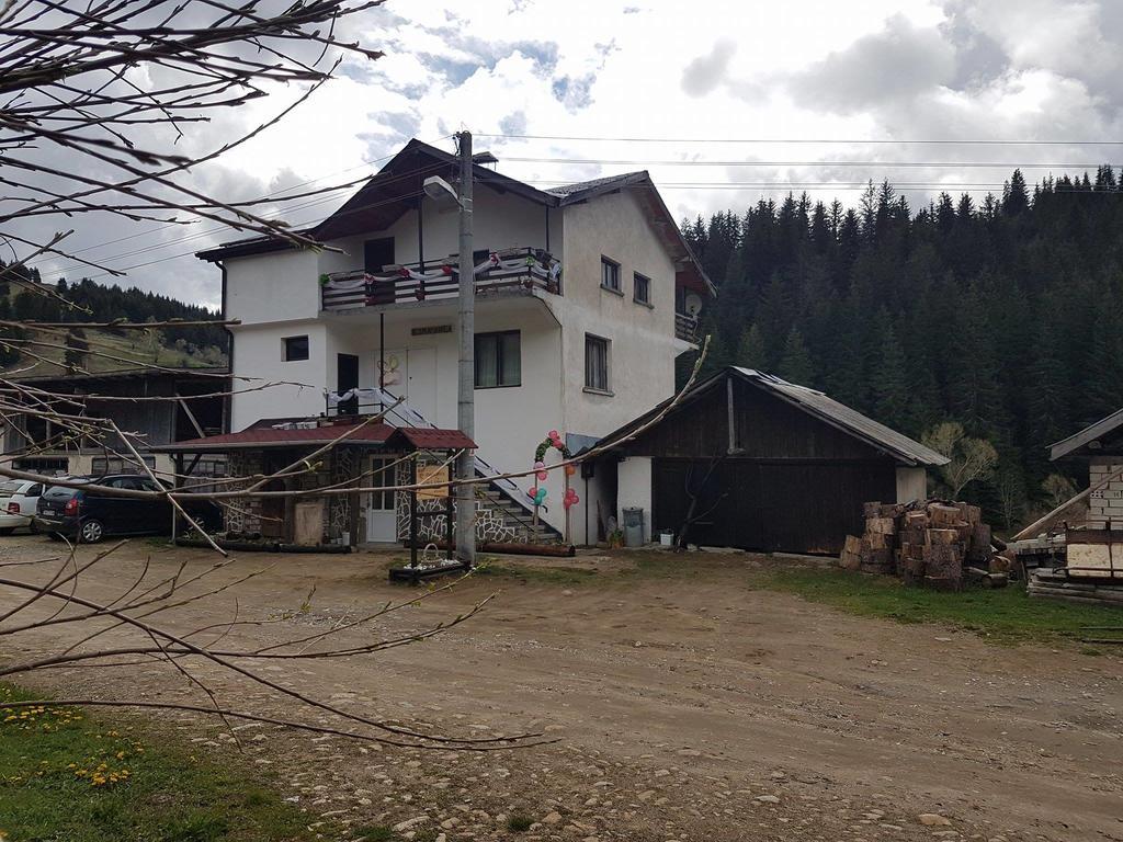 Kuma Lissa Guest House Kozhari Exterior foto